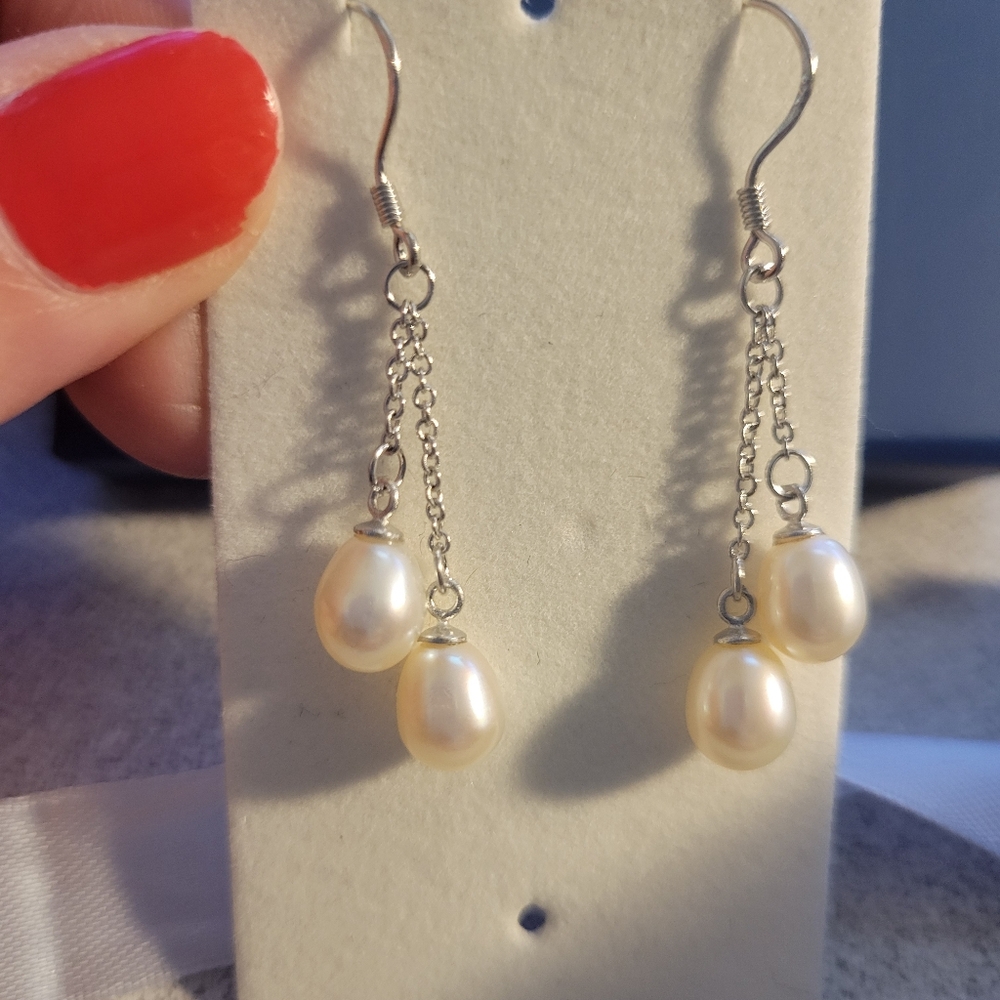 DAYS JEWELRY, Elegant Silver Pearl Drop Earrings